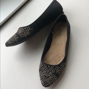 Black Jaclyn Smith flats with gold detail. Bundle!